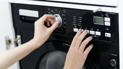 Geheimmodus der Waschmaschine: Drücken Sie diese Tasten – und sie reinigt sich selbst von Schimmel