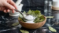 Lorbeerblätter mit Natron mischen: Warum das nützlich ist und wofür man es verwendet