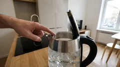 Warum man Wasser nicht zweimal aufkochen sollte: Folgen, über die man schweigt