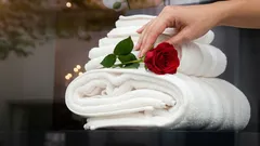 Handtücher werden weich und saugfähig – das Geheimnis einer Hotelzimmerfrau