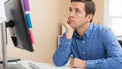 Stützen Sie Ihr Kinn ständig mit der Hand? Psychologen erklären, was das über Sie aussagt