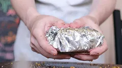 Diese Lebensmittel solltest du niemals in Alufolie einwickeln: 4 stehen auf der Liste