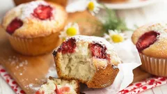 Eine Zutat in den Teig – und die Muffins werden weich wie Flaum: Was muss man hinzufügen?