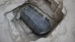 In Ägypten wurde ein 27 Tonnen schwerer, versiegelter Sarkophag geöffnet: Was fand man darin?